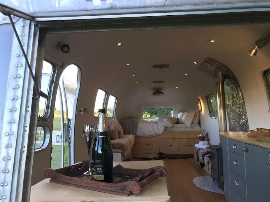 Airstream, Vintage American Caravan & Hottub Ashburton Zewnętrze zdjęcie
