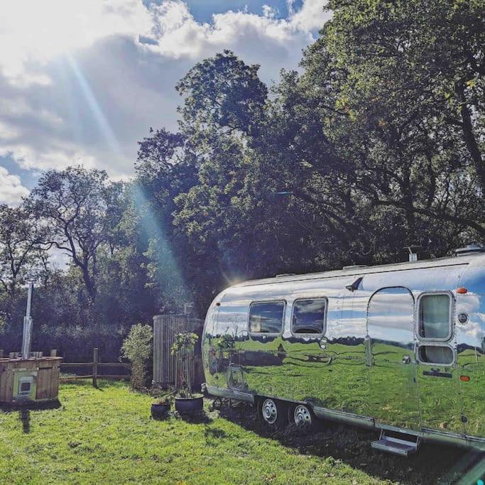 Airstream, Vintage American Caravan & Hottub Ashburton Zewnętrze zdjęcie