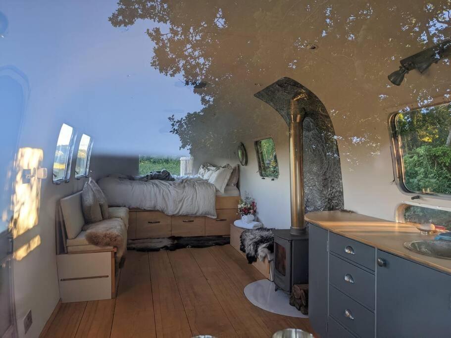 Airstream, Vintage American Caravan & Hottub Ashburton Zewnętrze zdjęcie