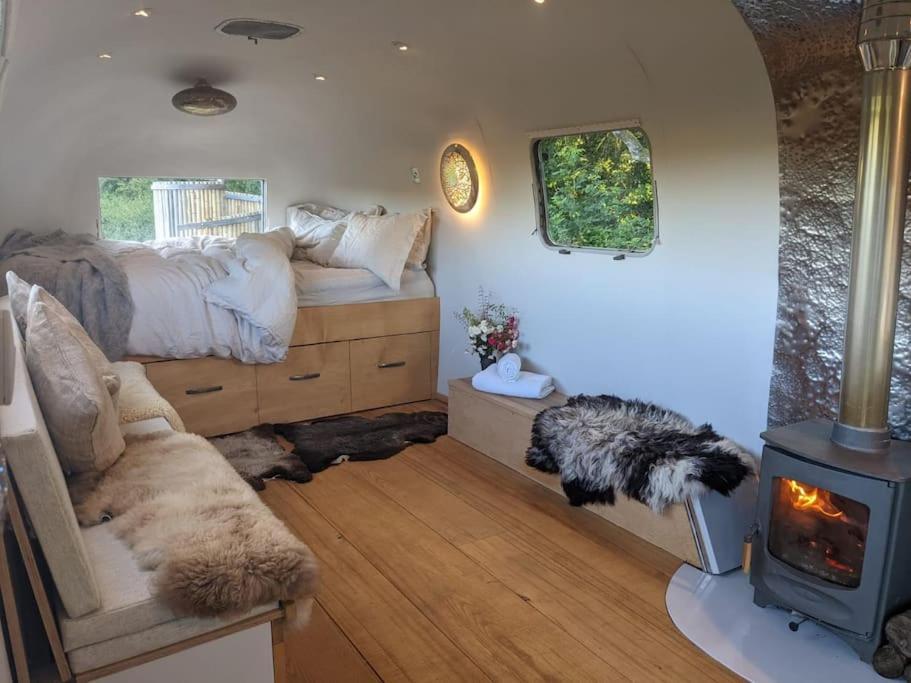 Airstream, Vintage American Caravan & Hottub Ashburton Zewnętrze zdjęcie