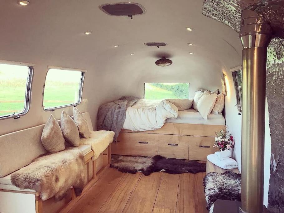 Airstream, Vintage American Caravan & Hottub Ashburton Zewnętrze zdjęcie